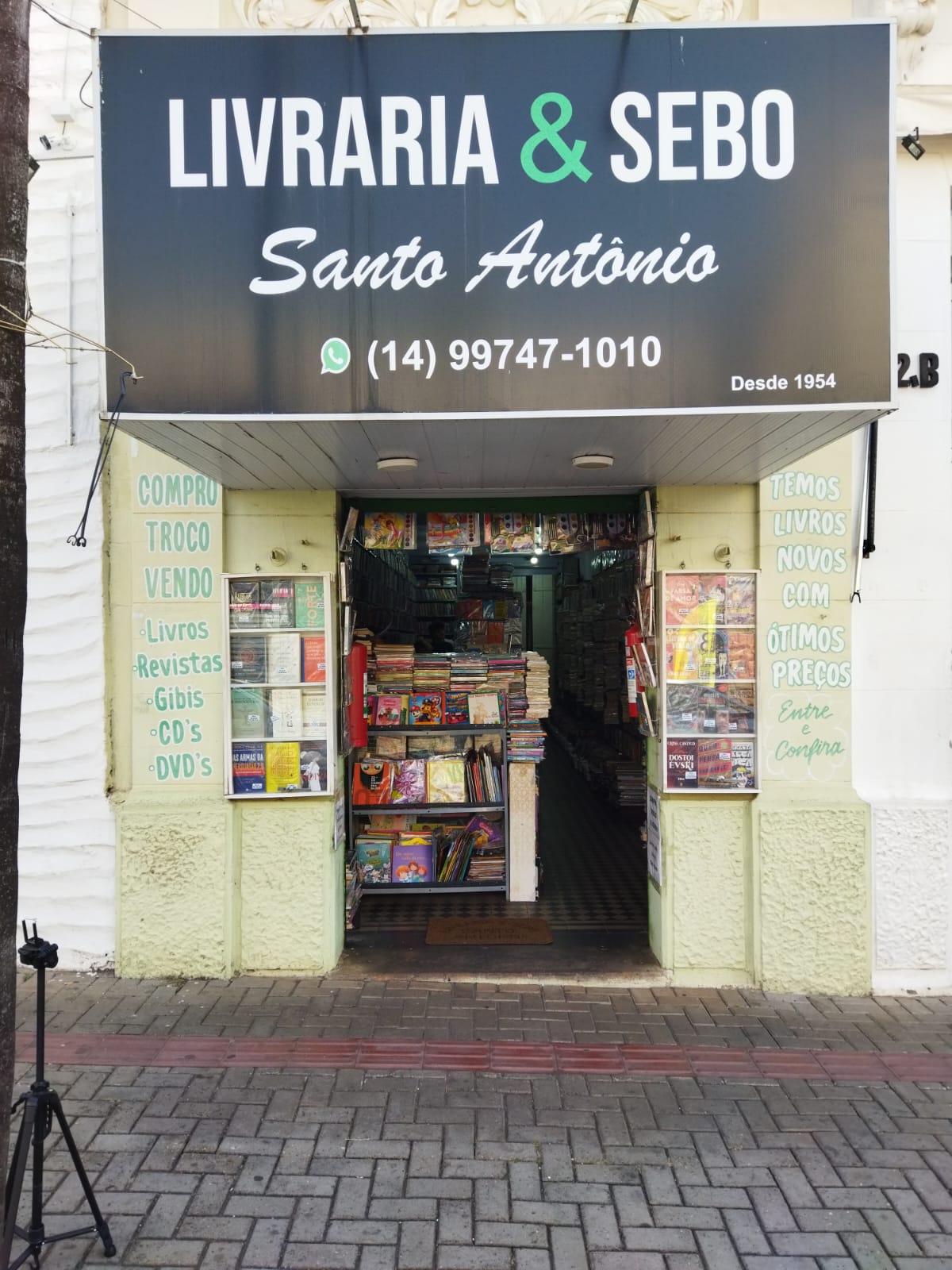 entrada da livraria e sebo